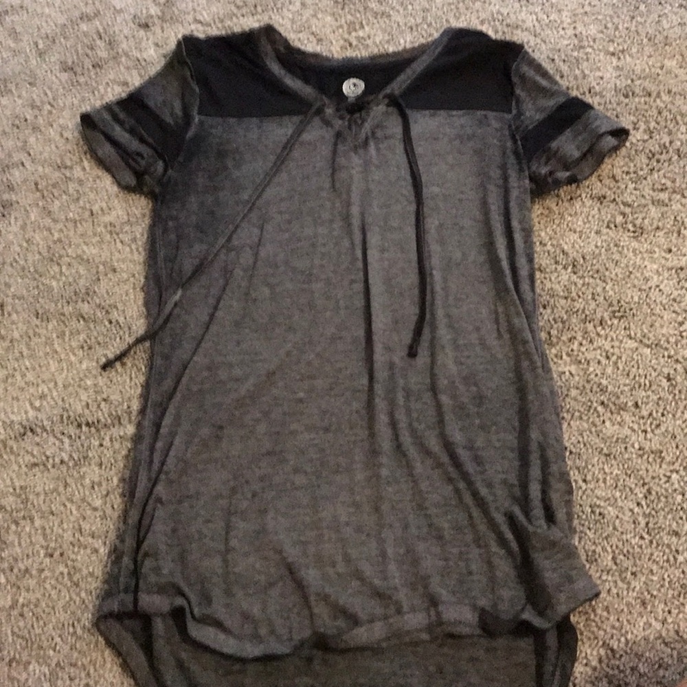 Super stylish grey and black top!